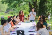 曲美家居开启夏日约会,探秘餐桌美学中的美好生活