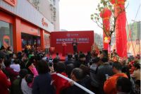 家居建材工厂直营店KFC新零售店在小县城开业时被抢单