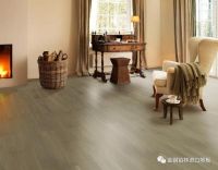 高级灰地板，如何演绎经典家居搭配？