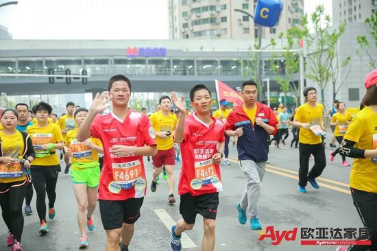 2019年汉马欧亚达家居资助的贫困山区学子代表参赛