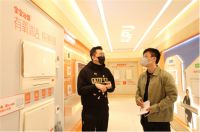 奥普家居总裁开直播间解惑，冠军车手重装住房，如何装出极限速度