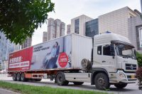 朋友圈又又又被刷屏了，芝华仕父亲节派出巨型礼车，为父亲送祝福