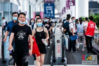 红柏鹿设计创始人王亮受邀出席2020深圳时尚家居设计周，并斩获IDCF影响力大奖