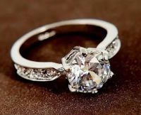 婚戒和求婚戒指需要分别买吗 求婚戒指必须是钻戒吗