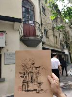 上海武康路网红阳台蝴蝶结被取走、阳台大门紧闭，仍有人拍照