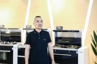 腾讯家居专访 ｜ 优格经销商海宁姚文华：我们与企业共同打造生活圈、学习圈、工作圈 ，不分彼此，保持发展