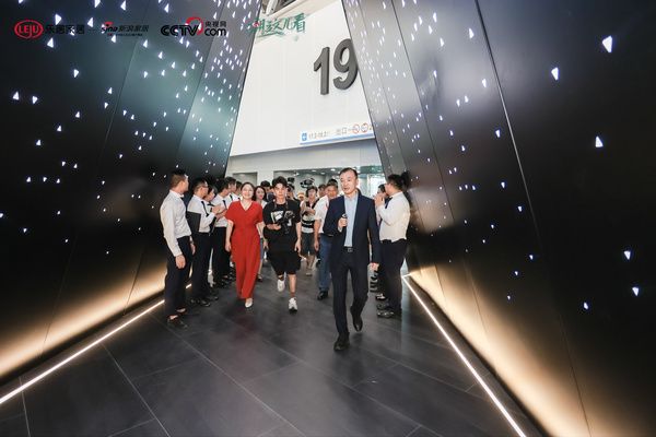 “门窗企业家X新浪家居X央视网”超级看展团走进轩尼斯门窗