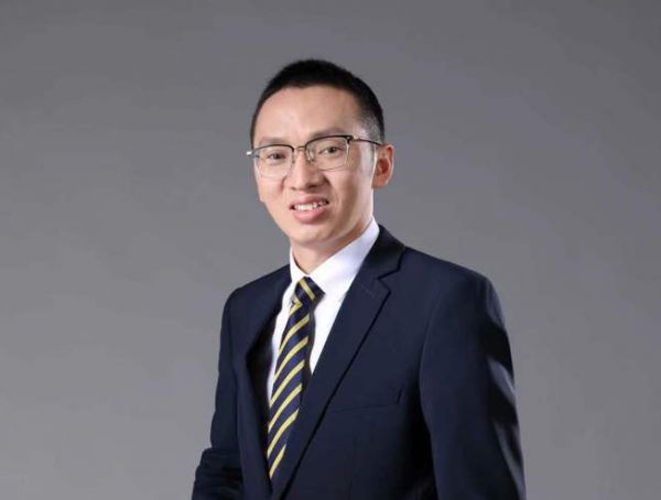 原欧哲门窗营销总经理陈勤显今日离职，8月将入职三雄极光