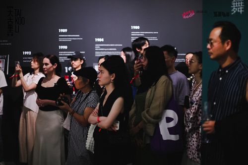 A.O.史密斯AI-LiNK五恒好风系统,守护国际传奇时尚摄影大师中国首展