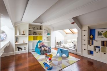 女子买房还没住竟被别人装修,房子漏水淹到别人家了需要赔偿吗?