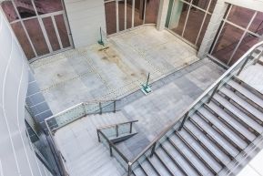 民房坍塌4名遇难者均为维修工人,老房翻修改造期间能住人吗?