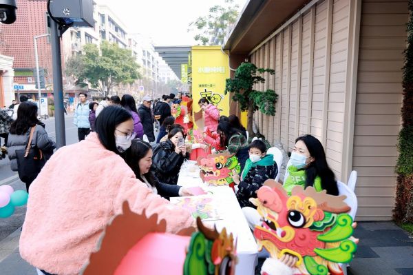 怀旧风拉满 成都市武侯区玉林东路打造年味十足的“跨年盛宴”