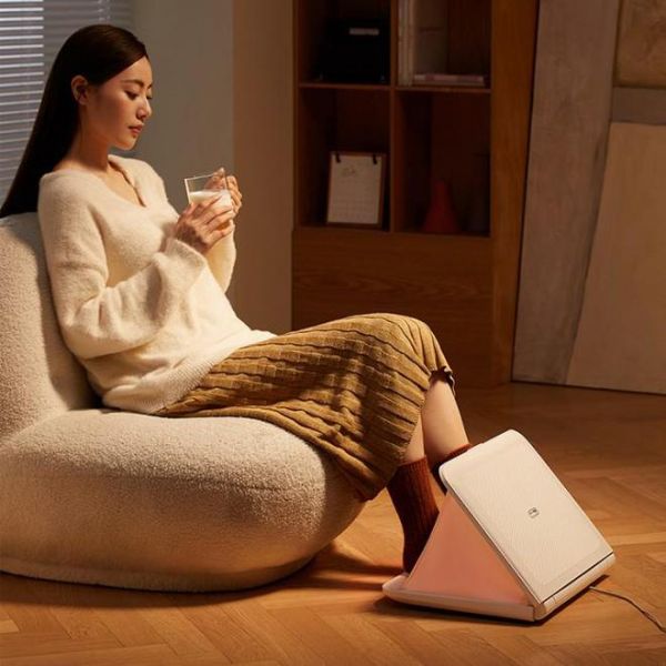 不仅暖脚还能按摩!小熊电器电暖器带来包裹式取暖新体验