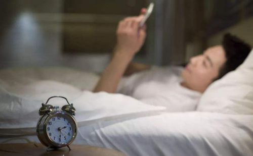 中年人睡眠不好？东宝床垫易翻身更健康