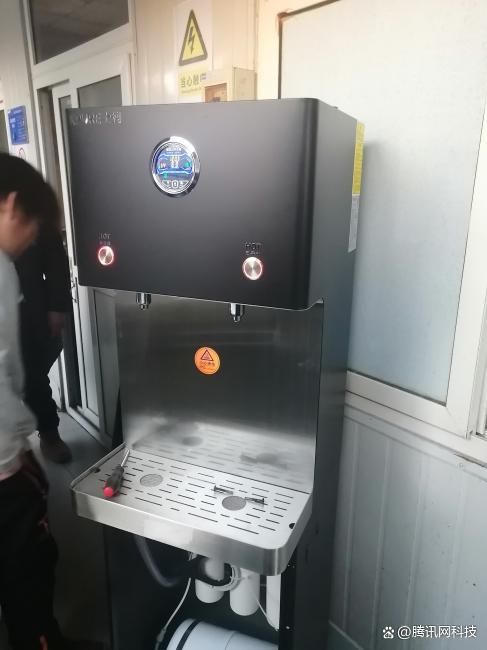 士纯净水机:缔造健康饮水生活的佳作