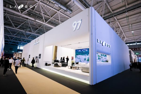 2024深圳国际家具展启幕 LAZBOY掀起舒适新浪潮