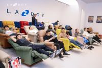 2024深圳国际家具展启幕 LAZBOY掀起舒适新浪潮