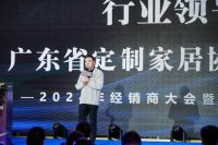 “芮铂”R7高端精板系列新品发布 万华禾香开启行业新纪元