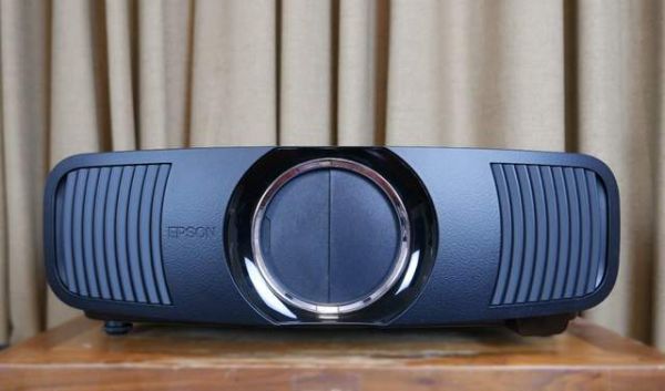样样都能打，爱普生旗舰4K激光投影LS12000B测评！