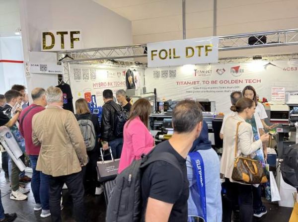 火爆德国德鲁巴,泰拓数码水晶标uv打印机吸睛无数