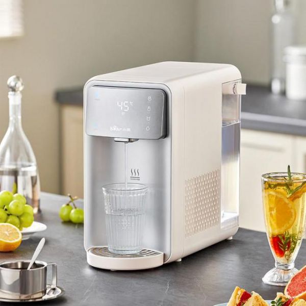 把富锶矿泉搬回家!用小熊电器冰川泉饮水机省心喝好水