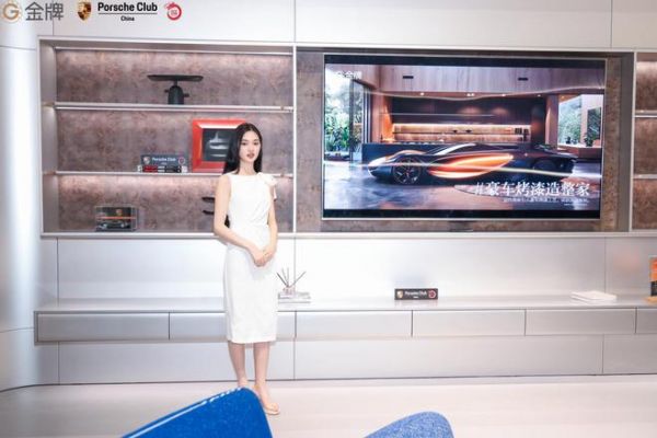 本届展会最抢眼的所在!现场涂鸦保时捷911,金牌家居“酷炫”亮相中国建博会