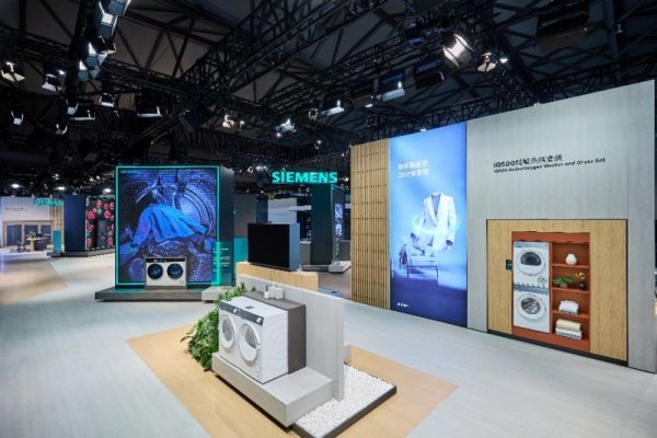 西门子iQ500超氧洗烘套装亮相AWE2025，AI智能洗护科技让你“盛装登场”