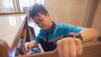 跟男人抢活干的女安装师傅：用实力消除偏见