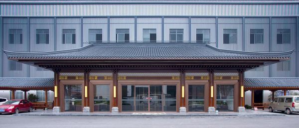李忠信红木：当智能座驾邂逅千年木艺，跨界融合新范式