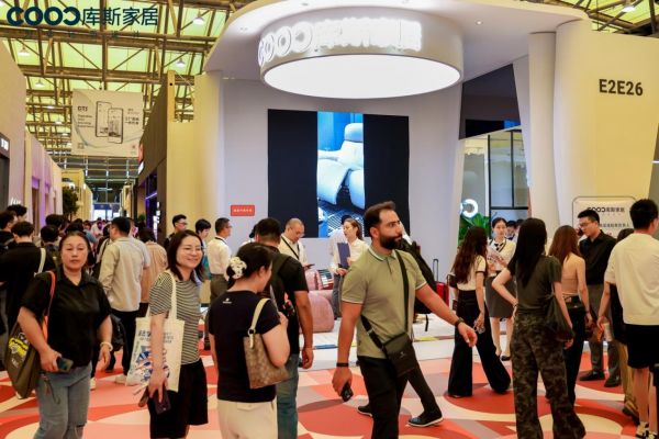 以创新设计引领家居新风尚——库斯家居亮相2025中国国际家具展览会