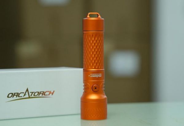 轻量化设计,实力不凡:虎鲸X7 ORCA橙专业潜水手电筒深度测评