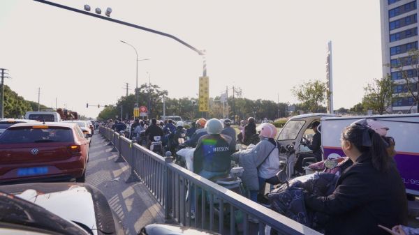 从负债30万到买房换车,36岁师傅靠家具维修上岸