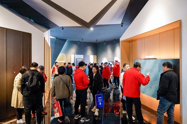 破界·木新生:鹏鸿板材三箭齐发,以价值突围告别内卷时代