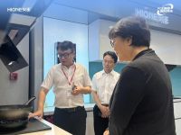 中国五金制品协会理事长张东立一行莅临火王考察 