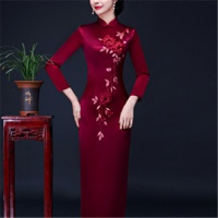 妈妈婚礼服冬装搭配 给妈妈买礼服要注意哪些