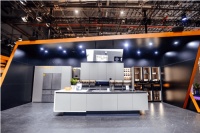 高端的烦恼：是延续优势，还是与时代同行？