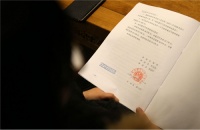 起诉小三需要什么证据 原配可以告小三什么罪