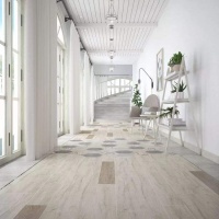 家里不要铺木地板了，有钱人都用这种材料代替，省钱实用又好看