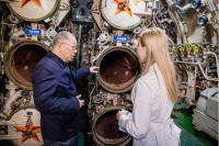 把“潜艇”装进冰箱？美的净味冰箱凭什么让中国海军少将尹卓站台？