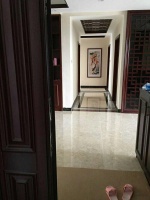 老公一手操办的新房，一屋子深木色，网友：65岁老人的品味！