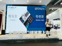 全场聚焦，王力安防（605268）意式木纹机器人防盗门震撼面世！