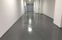 越来越多人家里不铺瓷砖了，现在都全屋铺水泥地，真的太聪明了！