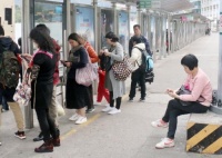 拯救“低头族”，东宝床垫呵护您的脊椎健康