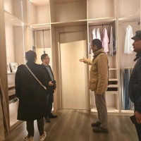 哈萨克斯坦建筑者联合会主席到访宇曼家居展厅参观交流
