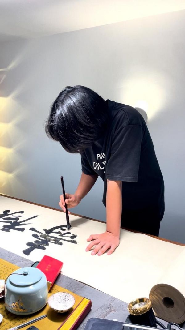 14岁的中国少年Gary宫浩展，于威尼斯比萨尼宫的个人独立艺术展厅成功举办