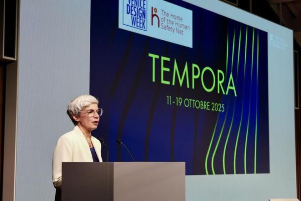 14岁的中国少年Gary宫浩展，于威尼斯比萨尼宫的个人独立艺术展厅成功举办