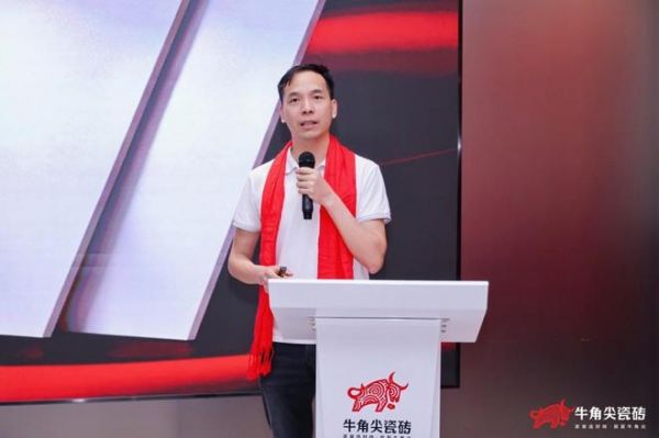 金丝糖果釉「牛气冲天」正式亮相——牛角尖瓷砖以工艺融合创新，破局质感瓷砖赛道